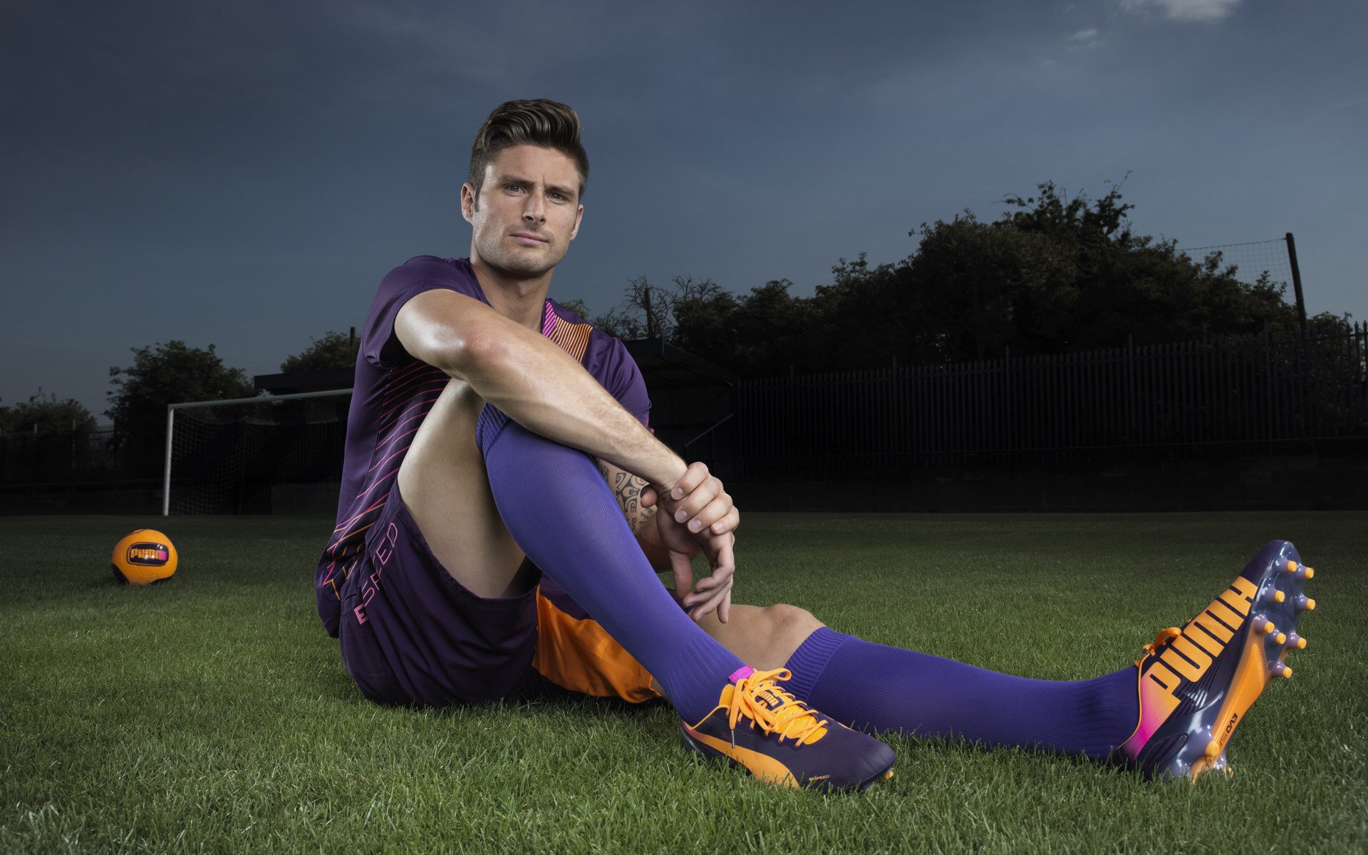 “社区儿童安全骑行课堂” 课后开展简单绕桩比赛